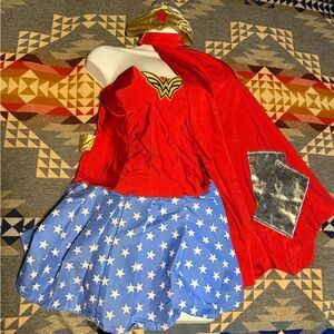 Wonder Woman Superhero Costume with Cape size Adult Med-Lg